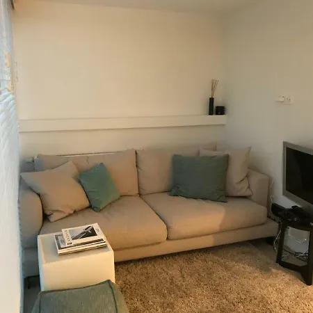 Les Abeilles Apartment *